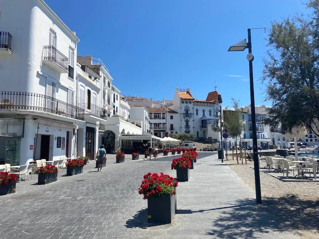 Opciones de alojamiento en Cadaqués con vistas al mar