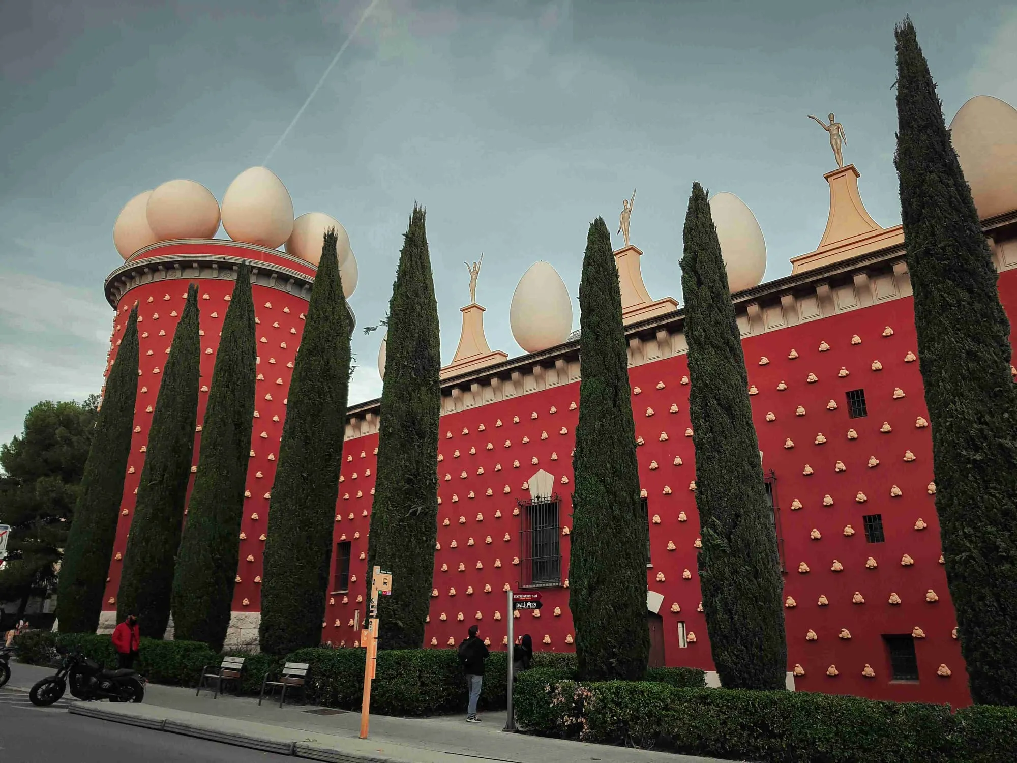 Vista panorámica de la ciudad de Figueres con el Teatro-Museo Dalí