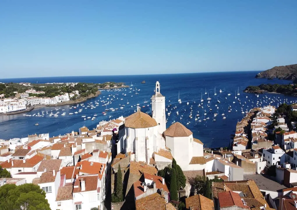 Plaza Dr. Trèmols en el centro histórico de Cadaqués