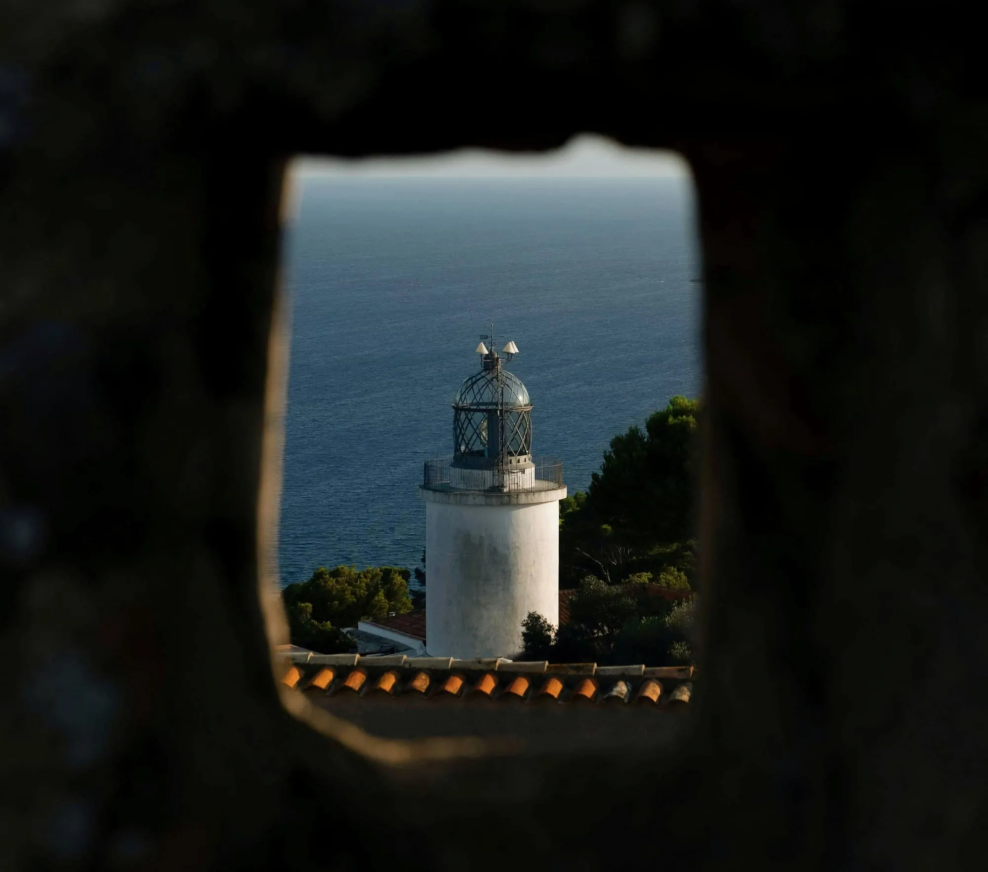 Faro de Cala Nans con vistas panorámicas al Mediterráneo