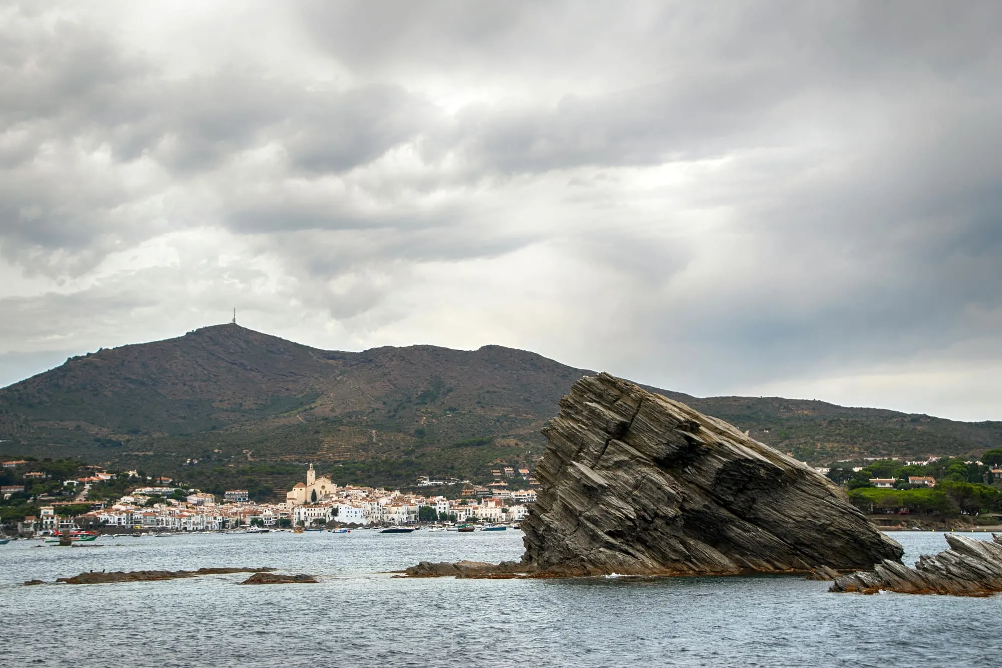 Parque Natural del Cap de Creus con acantilados y mar