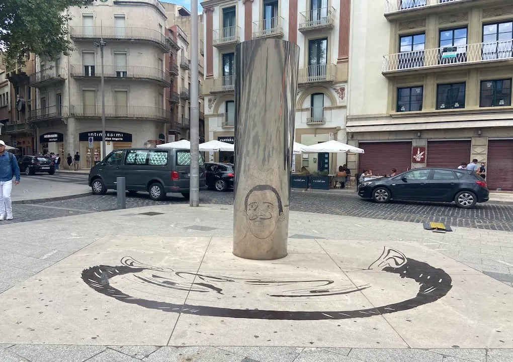 Vista panorámica de Figueres con el Teatro-Museo Dalí